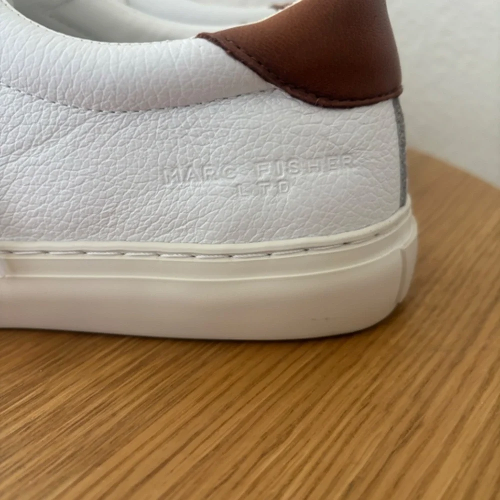 Marc Fisher LTD Maiden low top men's leather sneaker Size 10 - Picture 3 of 10